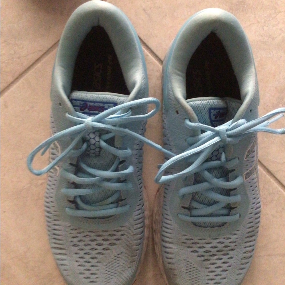 Asics 8 1/2 light blue gel kayano
